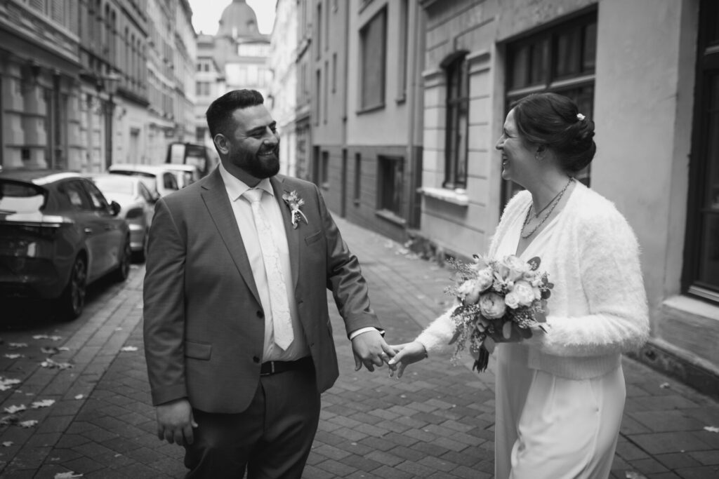 Hochzeitsshooting in den Straßen Koblenz (s/w)